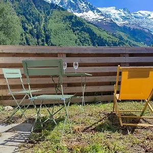 https://les-cimes-du-mont-blanc-et-laiguille-du-midi.hotels-rhonealpes.com